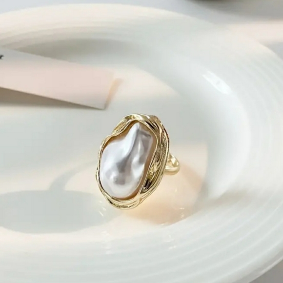 Beautiful abstract Pearl statement ring, NWT - Picture 2 of 3